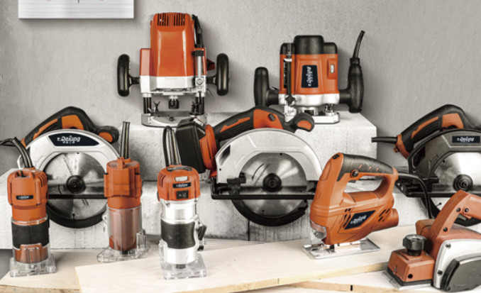 What should be paid attention to when using power tools